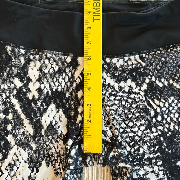 Nike Epic Lux All Over Snake Print Running Leggings Women’s Medium with Pockets. - Picture 12 of 13